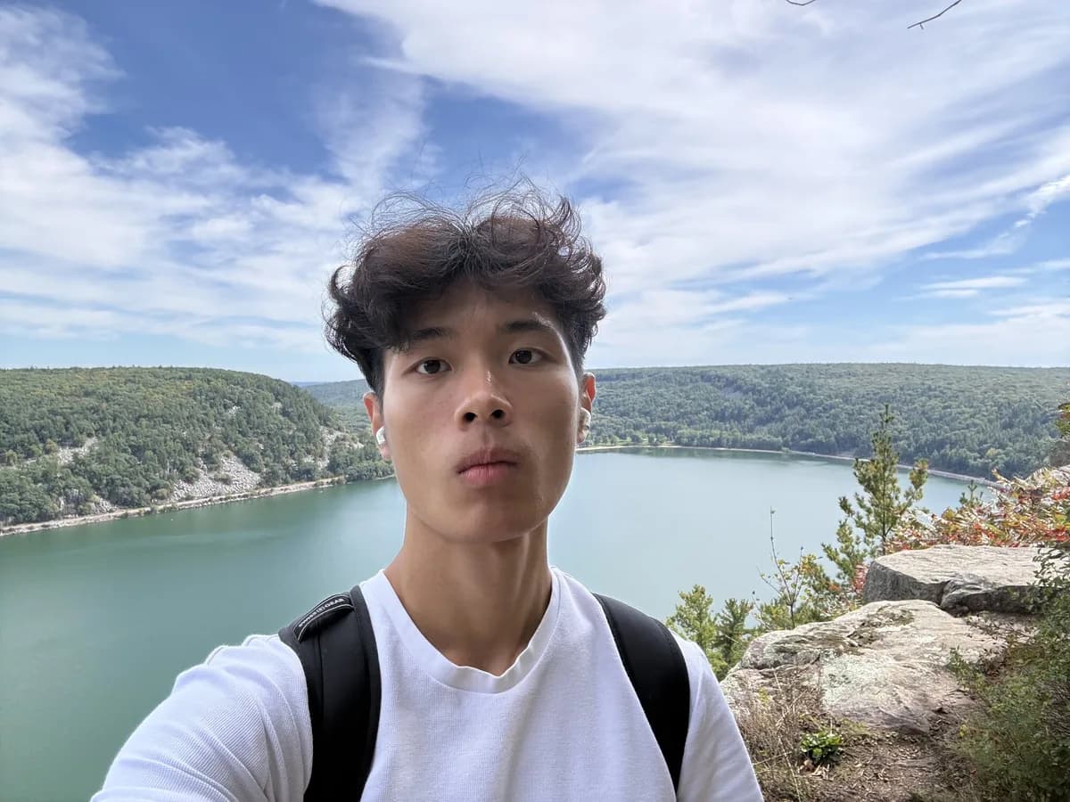 Hongda on a bluff above Devil's Lake